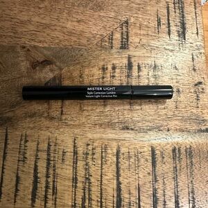 Givenchy MISTER LIGHT Instant Corrective Pen #2 Mister Milk